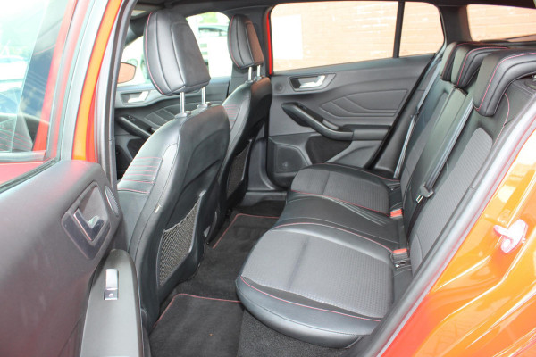 Ford FOCUS Wagon 1.5 EcoBoost 182 PK ST Line Business | LED | Winterpack | BLIS | Adaptieve Cruise Control | Camera | Electrische achterklep | Headup Display | DAB | Leder/Stof | 50DKM!