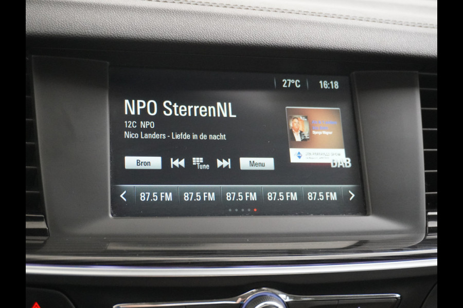 Opel Insignia Grand Sport T165PK Leer Camera Navi Apple Carplay Android PDC-a+v Trekhaak LED-v+a Ecc Cruise Control AGR-Comfort Stoelen Verwar Regen-Lichtsensor Sensor dodehoek Verkeersbordlezer Rijstrooksensor 1e Eigenaar