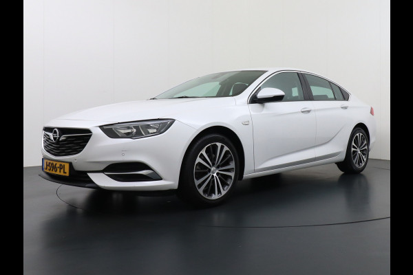 Opel Insignia Grand Sport T165PK Leer Camera Navi Apple Carplay Android PDC-a+v Trekhaak LED-v+a Ecc Cruise Control AGR-Comfort Stoelen Verwar Regen-Lichtsensor Sensor dodehoek Verkeersbordlezer Rijstrooksensor 1e Eigenaar