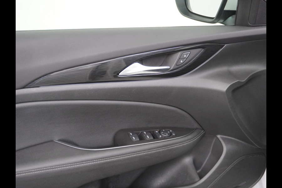 Opel Insignia Grand Sport T165PK Leer Camera Navi Apple Carplay Android PDC-a+v Trekhaak LED-v+a Ecc Cruise Control AGR-Comfort Stoelen Verwar Regen-Lichtsensor Sensor dodehoek Verkeersbordlezer Rijstrooksensor 1e Eigenaar