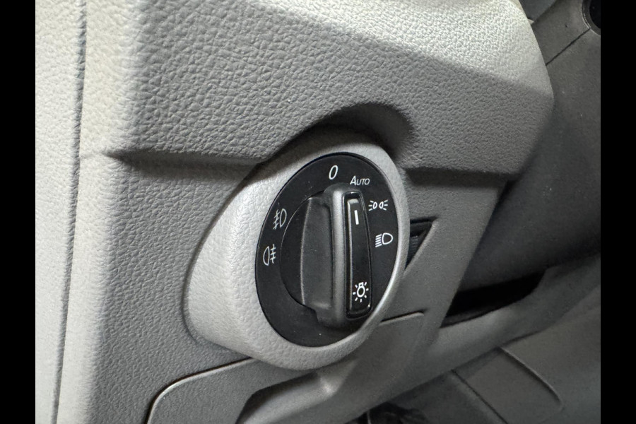 Volkswagen Transporter 150pk Automaat L2H1 28 Highline Navigatie Apple Carplay Cruise control Airco 3-Zits Euro6