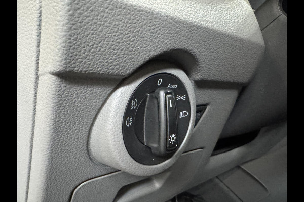 Volkswagen Transporter 150pk Automaat L2H1 28 Highline Navigatie Apple Carplay Cruise control Airco 3-Zits Euro6