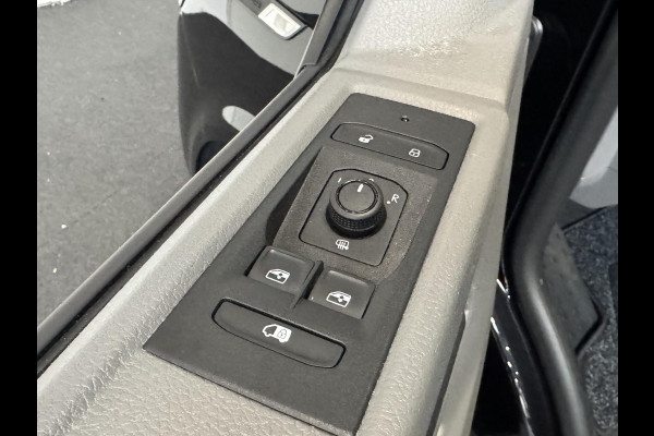 Volkswagen Transporter 150pk Automaat L2H1 28 Highline Navigatie Apple Carplay Cruise control Airco 3-Zits Euro6