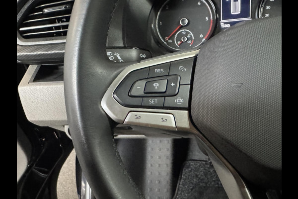 Volkswagen Transporter 150pk Automaat L2H1 28 Highline Navigatie Apple Carplay Cruise control Airco 3-Zits Euro6