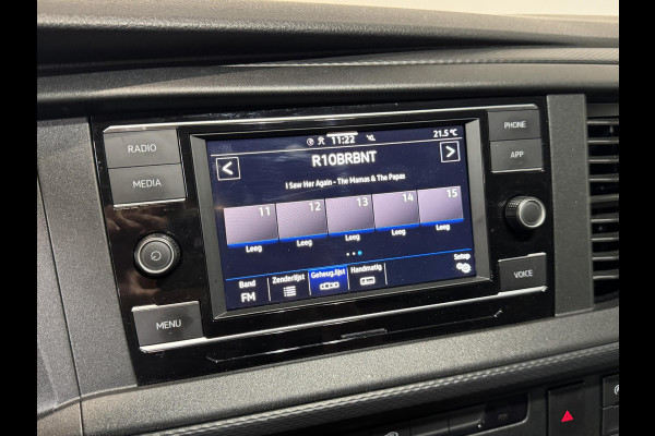 Volkswagen Transporter 150pk Automaat L2H1 28 Highline Navigatie Apple Carplay Cruise control Airco 3-Zits Euro6