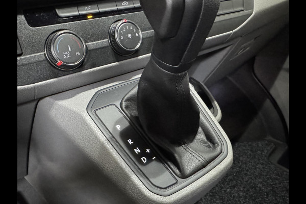 Volkswagen Transporter 150pk Automaat L2H1 28 Highline Navigatie Apple Carplay Cruise control Airco 3-Zits Euro6