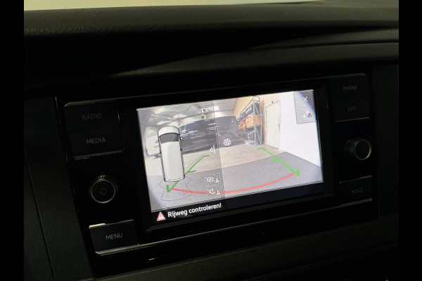 Volkswagen Transporter 150pk Automaat L2H1 28 Highline Navigatie Apple Carplay Cruise control Airco 3-Zits Euro6