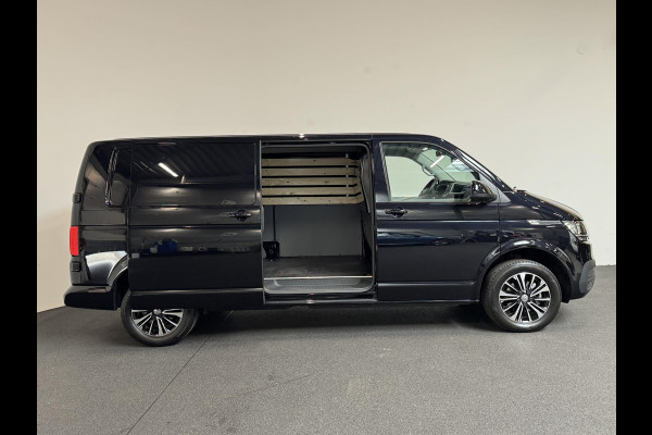 Volkswagen Transporter 150pk Automaat L2H1 28 Highline Navigatie Apple Carplay Cruise control Airco 3-Zits Euro6