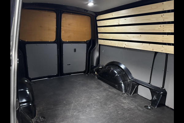 Volkswagen Transporter 150pk Automaat L2H1 28 Highline Navigatie Apple Carplay Cruise control Airco 3-Zits Euro6