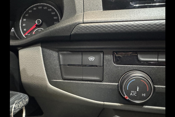 Volkswagen Transporter 150pk Automaat L2H1 28 Highline Navigatie Apple Carplay Cruise control Airco 3-Zits Euro6