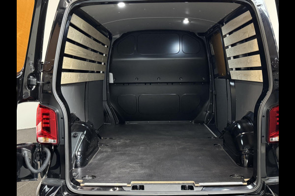 Volkswagen Transporter 150pk Automaat L2H1 28 Highline Navigatie Apple Carplay Cruise control Airco 3-Zits Euro6