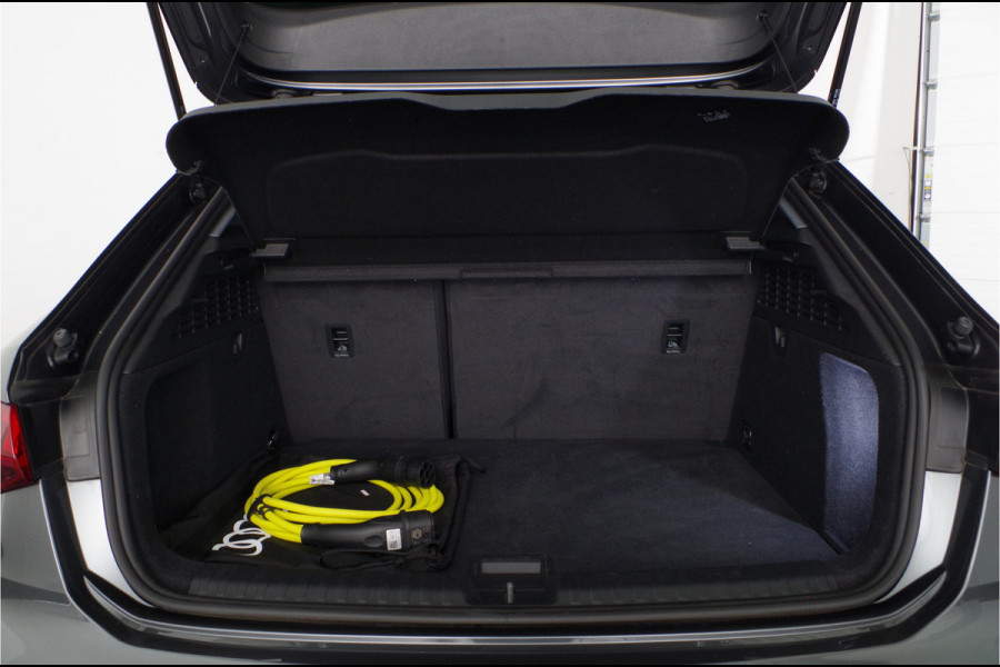 Audi A3 Sportback 40 TFSI e S line > 204pk/Daytona grijs/Adaptive cruise control/Stoelverwarming...