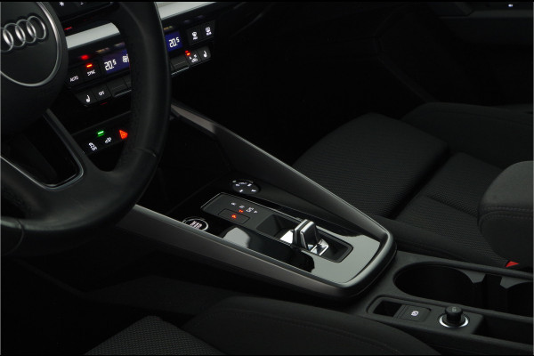 Audi A3 Sportback 40 TFSI e S line > 204pk/Daytona grijs/Adaptive cruise control/Stoelverwarming...