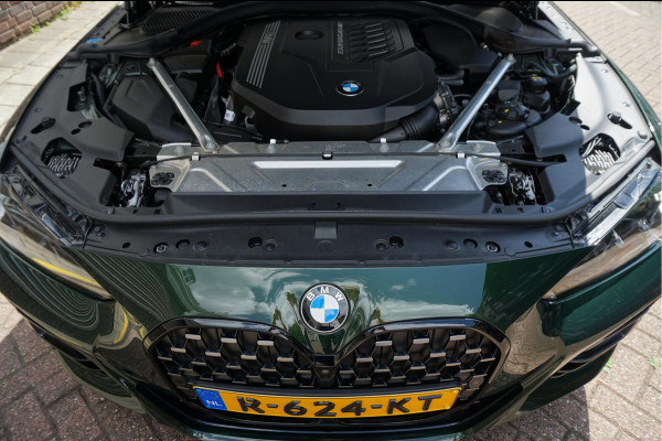 BMW 4 Serie Coupé 440i xDrive High Executive | M-SPORT | SAN REMO GRUN | Panoramadak | Harman Kardon | Head Up Display | Adaptieve demping | APPLE CarPlay | 360 graden Camera