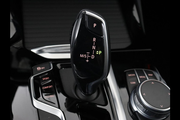 BMW X3 xDrive30i High Executive | Adaptive cruise | Head-Up | Leder | Carplay | Trekhaak | Camera | Stoelverwarming | Live Cockpit | 20'' lichtmetalen velgen | Keyless | Sportstoelen | Full LED | Navigatie