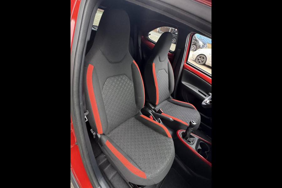 Toyota Aygo X 1.0 VVT-i MT Pulse - Airco I Sport velgen I Comfort pakket I Achteruitrij camera I 46.000 KM Dealer onderhouden