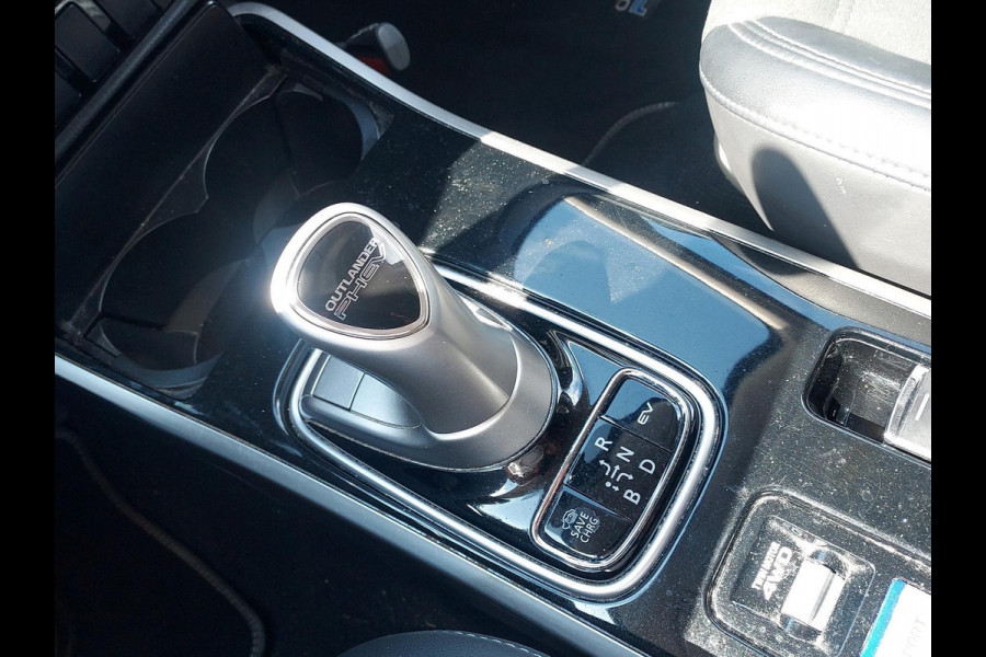 Mitsubishi Outlander 2.4 PHEV Intense S Met de S van sportiviteit , zie omschrijving met sportieve opties