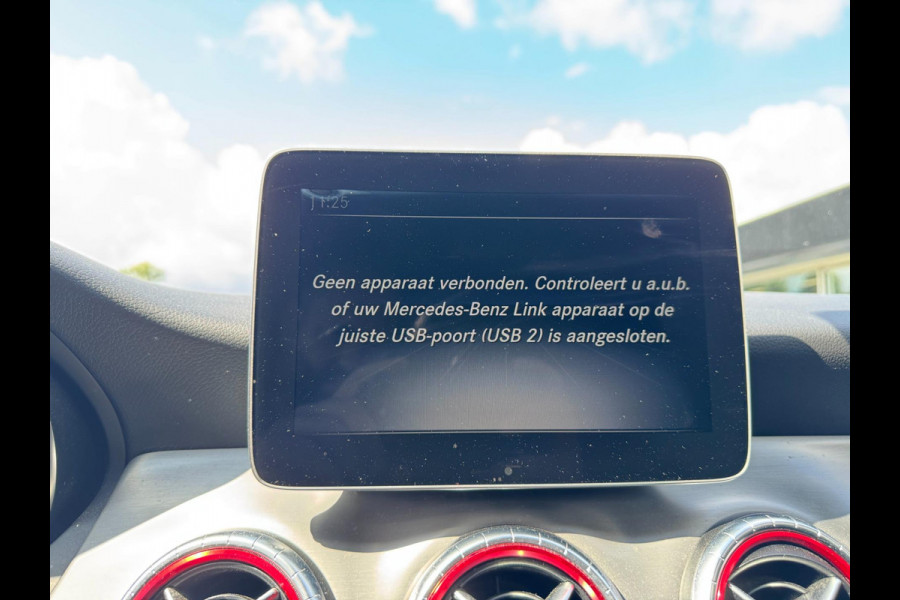 Mercedes-Benz CLA-Klasse Shooting Brake 180 Business Solution AMG Camera Stoelv.