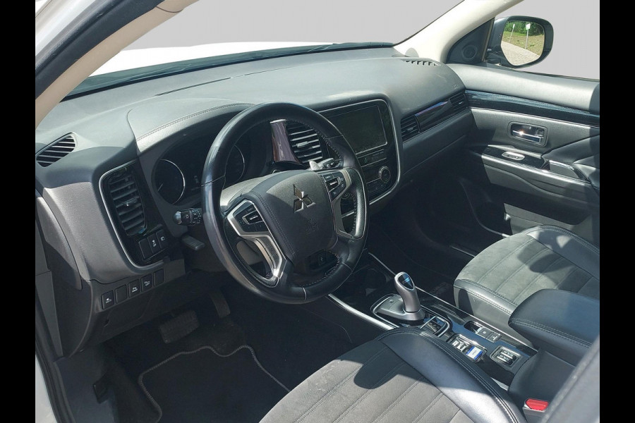 Mitsubishi Outlander 2.4 PHEV Intense S Met de S van sportiviteit , zie omschrijving met sportieve opties