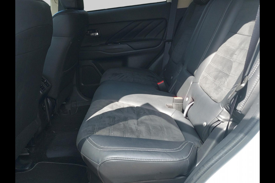 Mitsubishi Outlander 2.4 PHEV Intense S Met de S van sportiviteit , zie omschrijving met sportieve opties