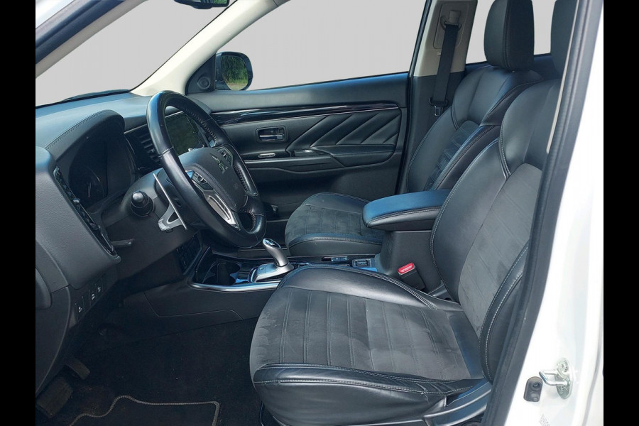 Mitsubishi Outlander 2.4 PHEV Intense S Met de S van sportiviteit , zie omschrijving met sportieve opties