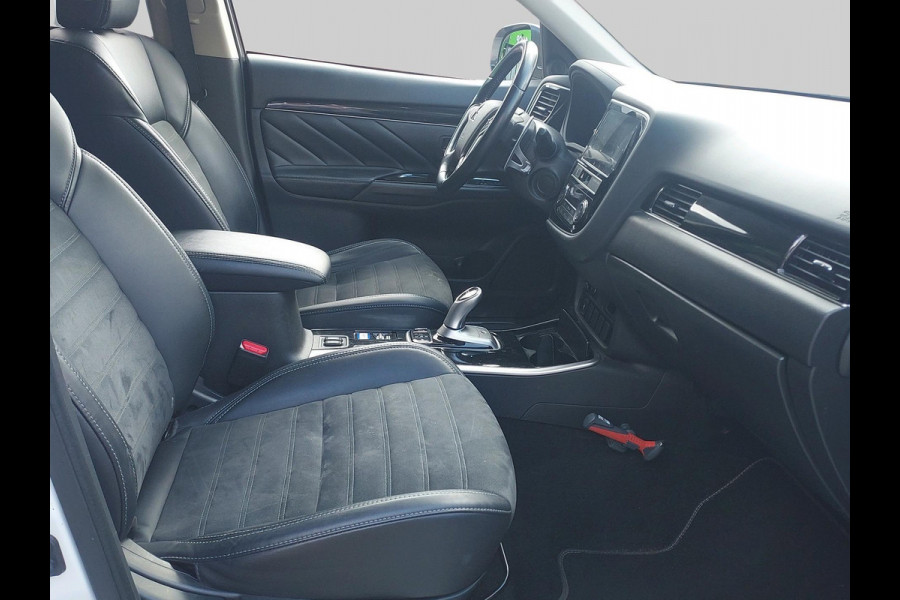 Mitsubishi Outlander 2.4 PHEV Intense S Met de S van sportiviteit , zie omschrijving met sportieve opties
