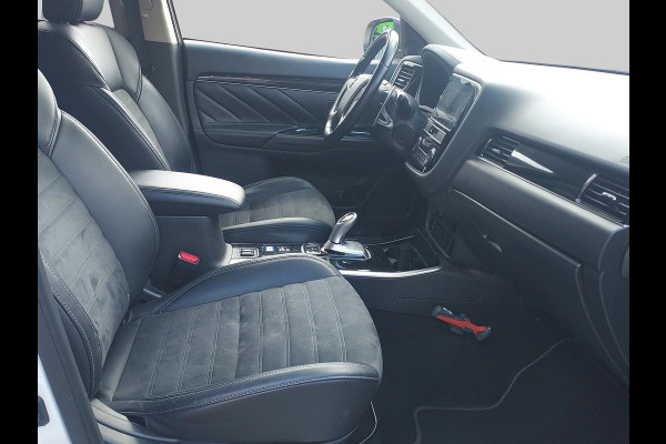 Mitsubishi Outlander 2.4 PHEV Intense S Met de S van sportiviteit , zie omschrijving met sportieve opties