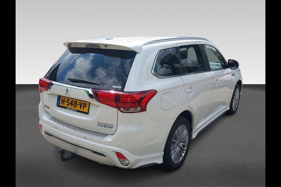 Mitsubishi Outlander 2.4 PHEV Intense S Met de S van sportiviteit , zie omschrijving met sportieve opties