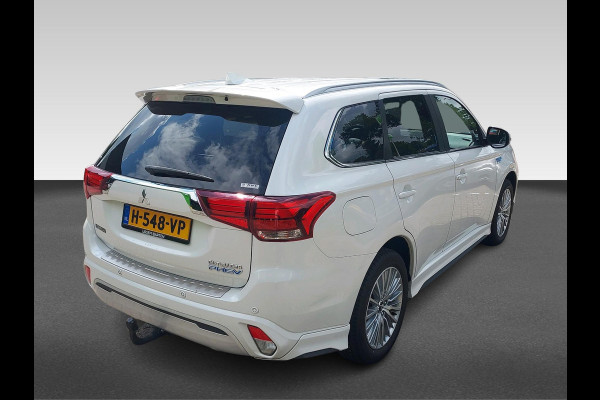 Mitsubishi Outlander 2.4 PHEV Intense S Met de S van sportiviteit , zie omschrijving met sportieve opties