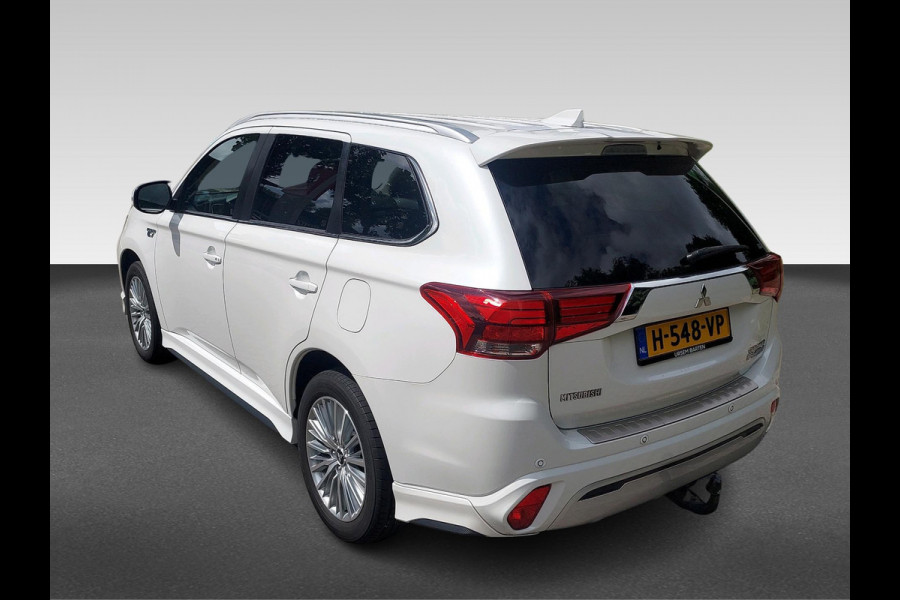 Mitsubishi Outlander 2.4 PHEV Intense S Met de S van sportiviteit , zie omschrijving met sportieve opties