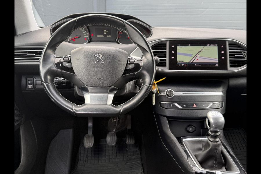 Peugeot 308 SW 1.2 PureTech Allure 1e Eigenaar,131pk,Navi,Clima,6 Bak,Cruise,PDC,Trekhaak,Apple Carplay,Dealer Onderhouden,APK tot 05-2026