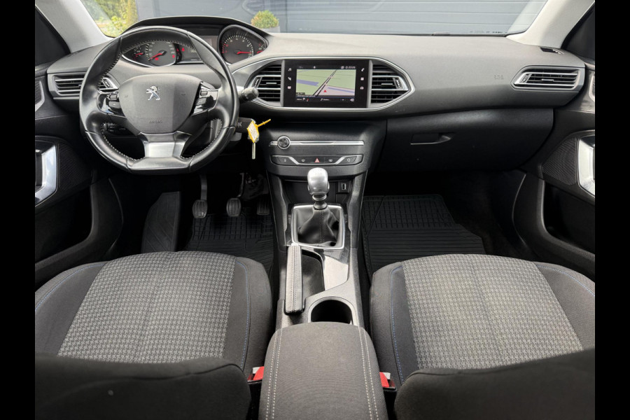 Peugeot 308 SW 1.2 PureTech Allure 1e Eigenaar,131pk,Navi,Clima,6 Bak,Cruise,PDC,Trekhaak,Apple Carplay,Dealer Onderhouden,APK tot 05-2026
