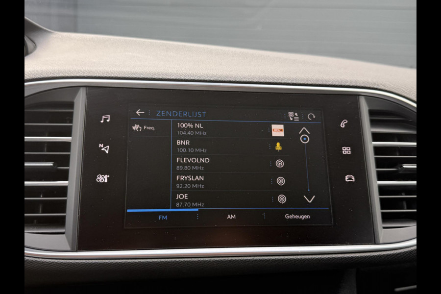 Peugeot 308 SW 1.2 PureTech Allure 1e Eigenaar,131pk,Navi,Clima,6 Bak,Cruise,PDC,Trekhaak,Apple Carplay,Dealer Onderhouden,APK tot 05-2026