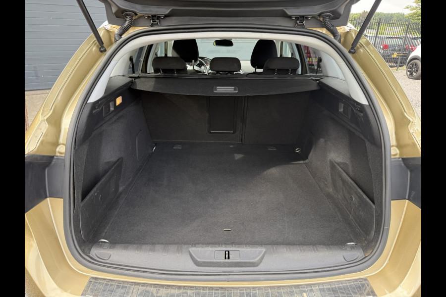 Peugeot 308 SW 1.2 PureTech Allure 1e Eigenaar,131pk,Navi,Clima,6 Bak,Cruise,PDC,Trekhaak,Apple Carplay,Dealer Onderhouden,APK tot 05-2026