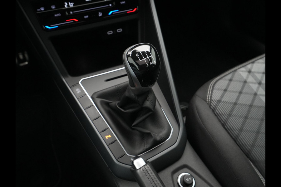 Volkswagen Taigo 1.0 TSI 110pk R-Line Panoramadak Navigatie via App Clima Pdc Lm Velgen 250