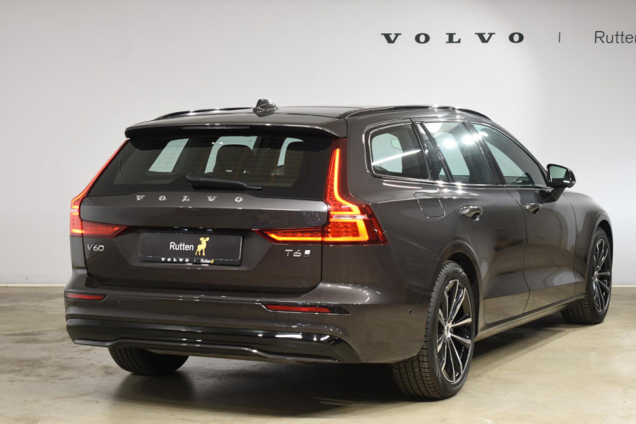 Volvo V60 T6 350PK Automaat AWD Plus Dark / Navigatie / 360 Camera / Panorama Dak / Adaptieve Cruise Control / Harman Kardon / Elektrische Stoelen / LM Velgen / Trekhaak /