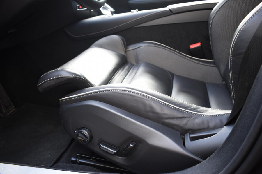 Volvo V60 T6 350PK Automaat AWD Plus Dark / Navigatie / 360 Camera / Panorama Dak / Adaptieve Cruise Control / Harman Kardon / Elektrische Stoelen / LM Velgen / Trekhaak /