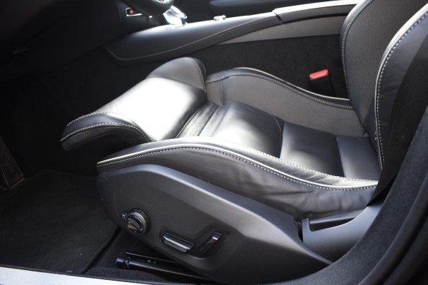 Volvo V60 T6 350PK Automaat AWD Plus Dark / Navigatie / 360 Camera / Panorama Dak / Adaptieve Cruise Control / Harman Kardon / Elektrische Stoelen / LM Velgen / Trekhaak /