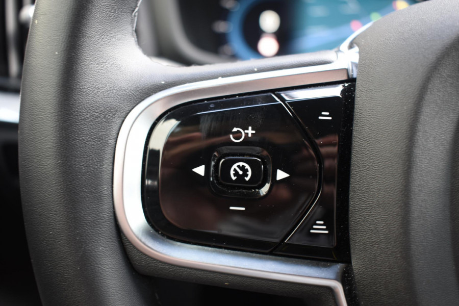 Volvo V60 T6 350PK Automaat AWD Plus Dark / Navigatie / 360 Camera / Panorama Dak / Adaptieve Cruise Control / Harman Kardon / Elektrische Stoelen / LM Velgen / Trekhaak /