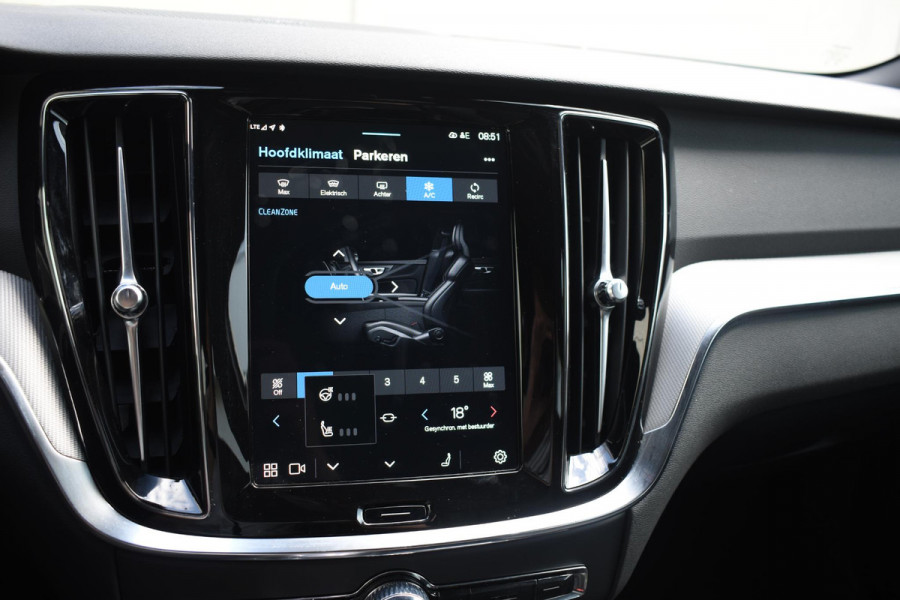 Volvo V60 T6 350PK Automaat AWD Plus Dark / Navigatie / 360 Camera / Panorama Dak / Adaptieve Cruise Control / Harman Kardon / Elektrische Stoelen / LM Velgen / Trekhaak /