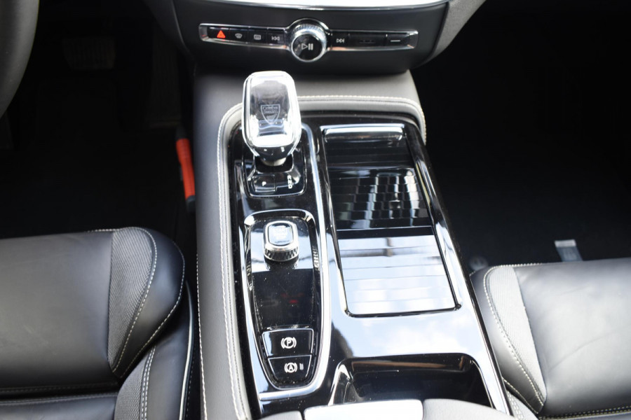 Volvo V60 T6 350PK Automaat AWD Plus Dark / Navigatie / 360 Camera / Panorama Dak / Adaptieve Cruise Control / Harman Kardon / Elektrische Stoelen / LM Velgen / Trekhaak /