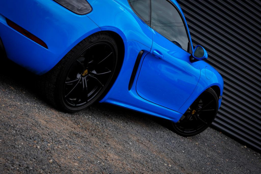 Porsche 718 Cayman 2.0 / Sportuitlaat / Sportchrono / 20'' / Wrap (Origineel Lava Oranje)