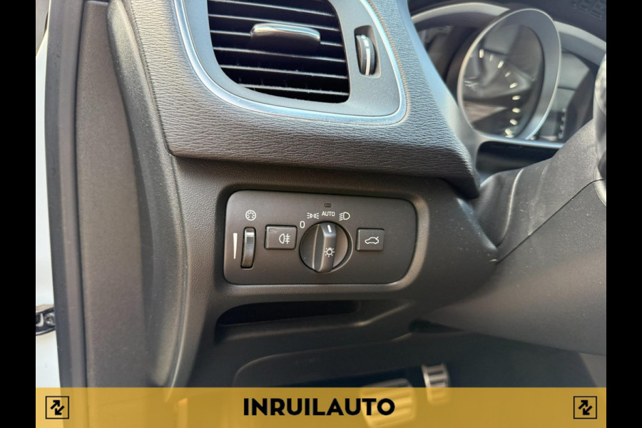Volvo V40 2.0 T4 R-Design|NAP|Leder|Pano|Cam|Onderhoud|