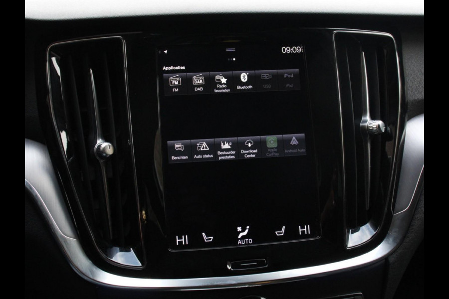 Volvo V60 2.0 B3 Automaat Momentum | Navigatie | Wegklapbare Trekhaak | Climate Control | Blis | Parkeer sensoren | Cruise Control | Lichtmetalen Velgen