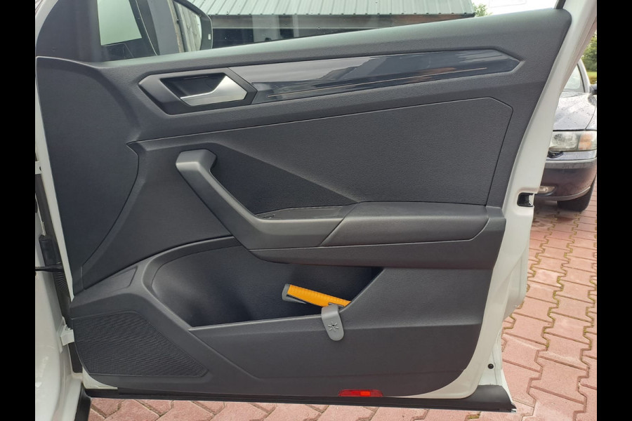 Volkswagen T-Roc 2.0 TSI 190PK 4Motion Sport | R-line | Pano | Navi | App-connect | Trekhaak | Stoelverwarming | Virtual | Camera | Vol |
