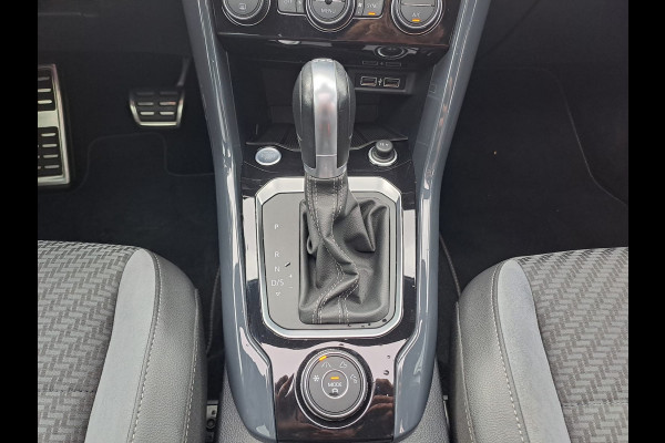 Volkswagen T-Roc 2.0 TSI 190PK 4Motion Sport | R-line | Pano | Navi | App-connect | Trekhaak | Stoelverwarming | Virtual | Camera | Vol |