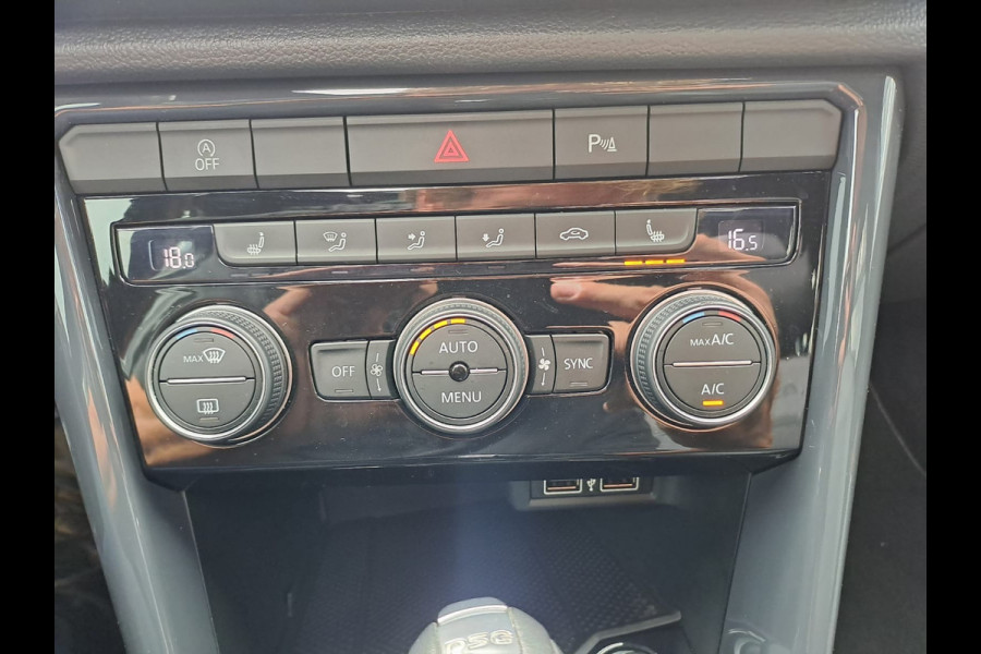 Volkswagen T-Roc 2.0 TSI 190PK 4Motion Sport | R-line | Pano | Navi | App-connect | Trekhaak | Stoelverwarming | Virtual | Camera | Vol |
