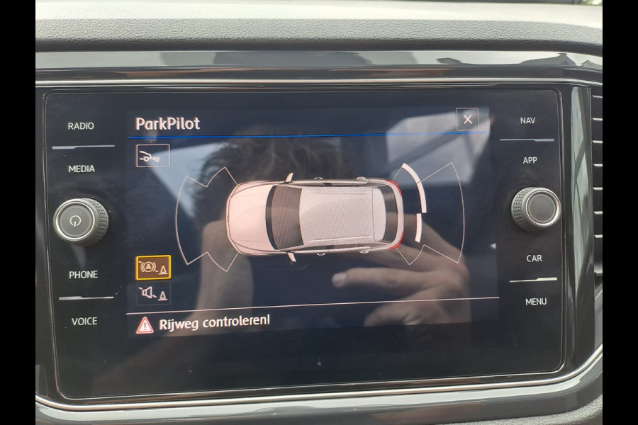 Volkswagen T-Roc 2.0 TSI 190PK 4Motion Sport | R-line | Pano | Navi | App-connect | Trekhaak | Stoelverwarming | Virtual | Camera | Vol |