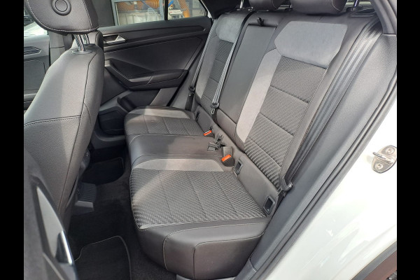 Volkswagen T-Roc 2.0 TSI 190PK 4Motion Sport | R-line | Pano | Navi | App-connect | Trekhaak | Stoelverwarming | Virtual | Camera | Vol |