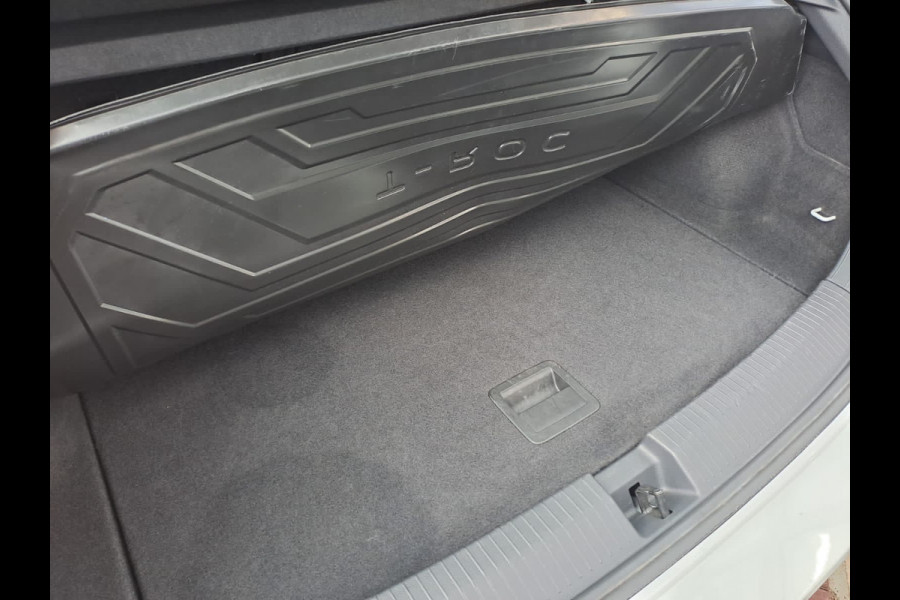 Volkswagen T-Roc 2.0 TSI 190PK 4Motion Sport | R-line | Pano | Navi | App-connect | Trekhaak | Stoelverwarming | Virtual | Camera | Vol |